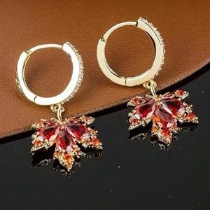 1 pair of red maple leaf rhinestone pendant earrings